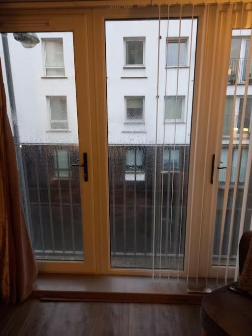 Modern 2-Bedroom City Apartment With Free Parking Белфаст Экстерьер фото