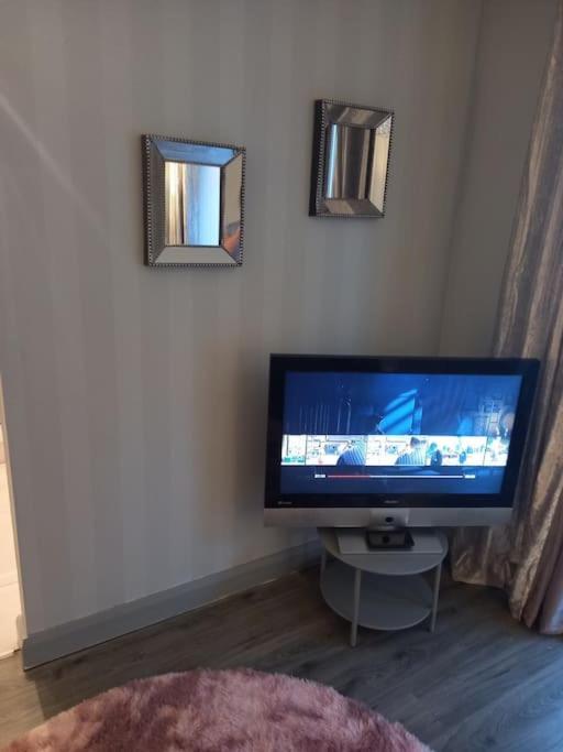 Modern 2-Bedroom City Apartment With Free Parking Белфаст Экстерьер фото