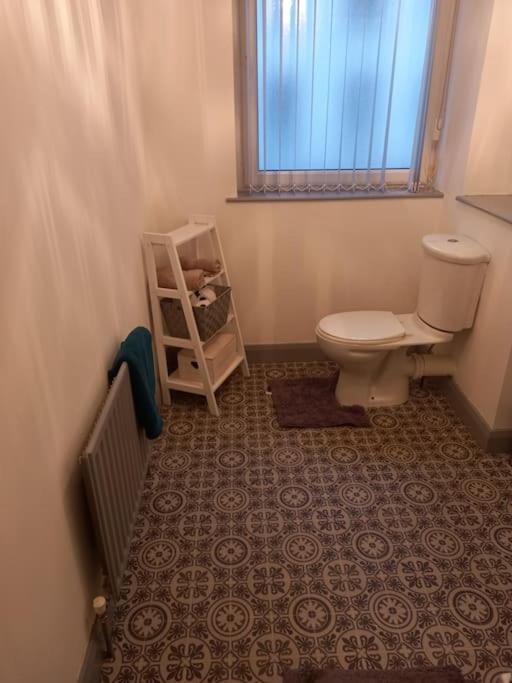 Modern 2-Bedroom City Apartment With Free Parking Белфаст Экстерьер фото